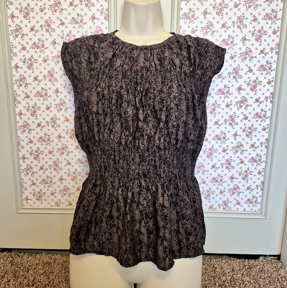 Universal Thread Smocked Waist Short Sleeve Blouse in Dusty Mauve Floral Size M